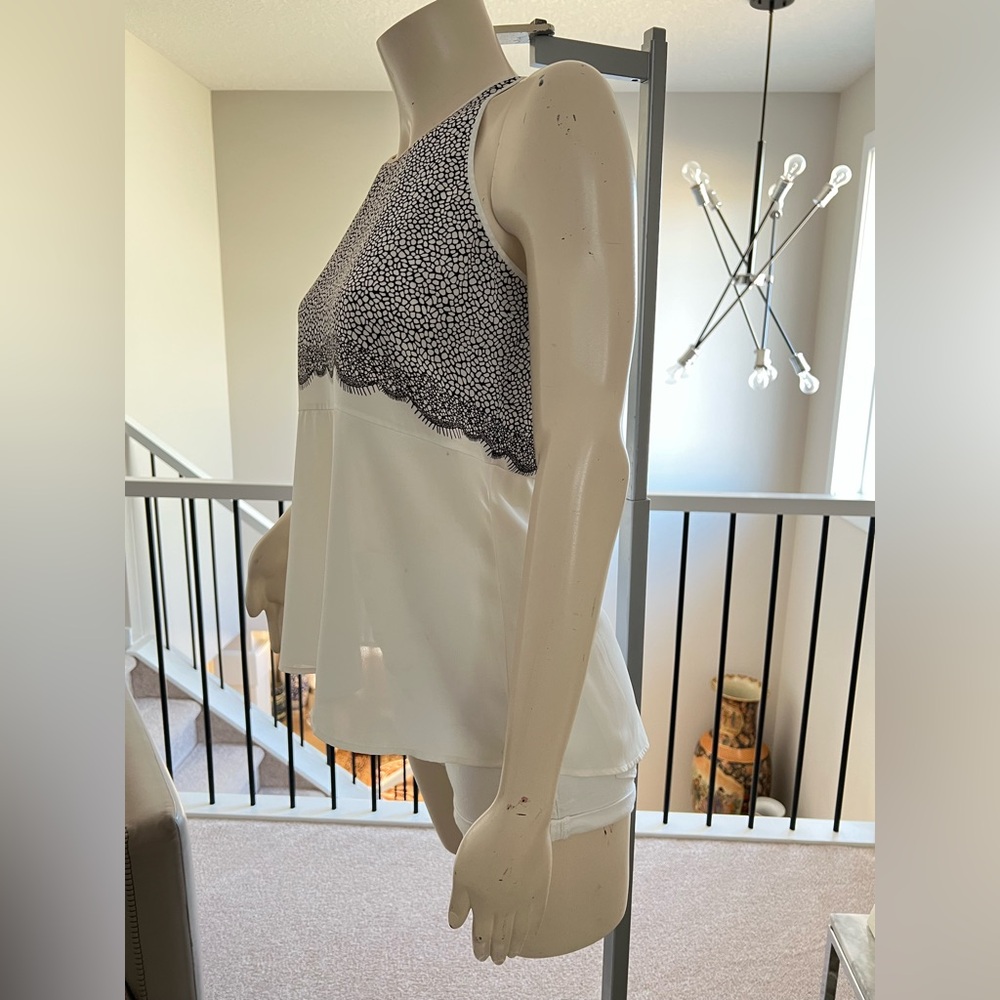 BCBGMaxAzria Monochrome Patterned Top - Picture 4 of 10